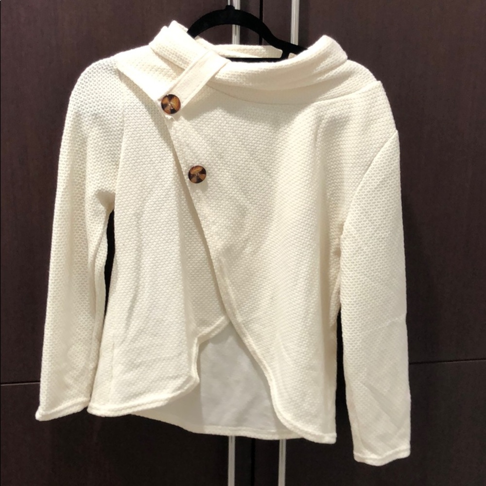 Cream Sweater size Medium. No tags, never worn.